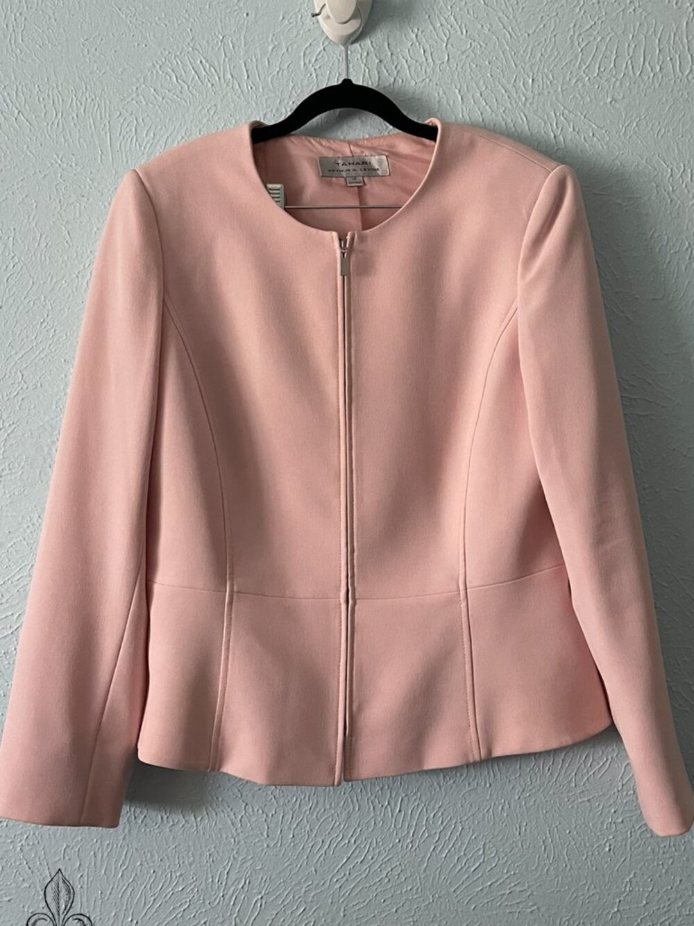 🌸Tahari Suit🌸